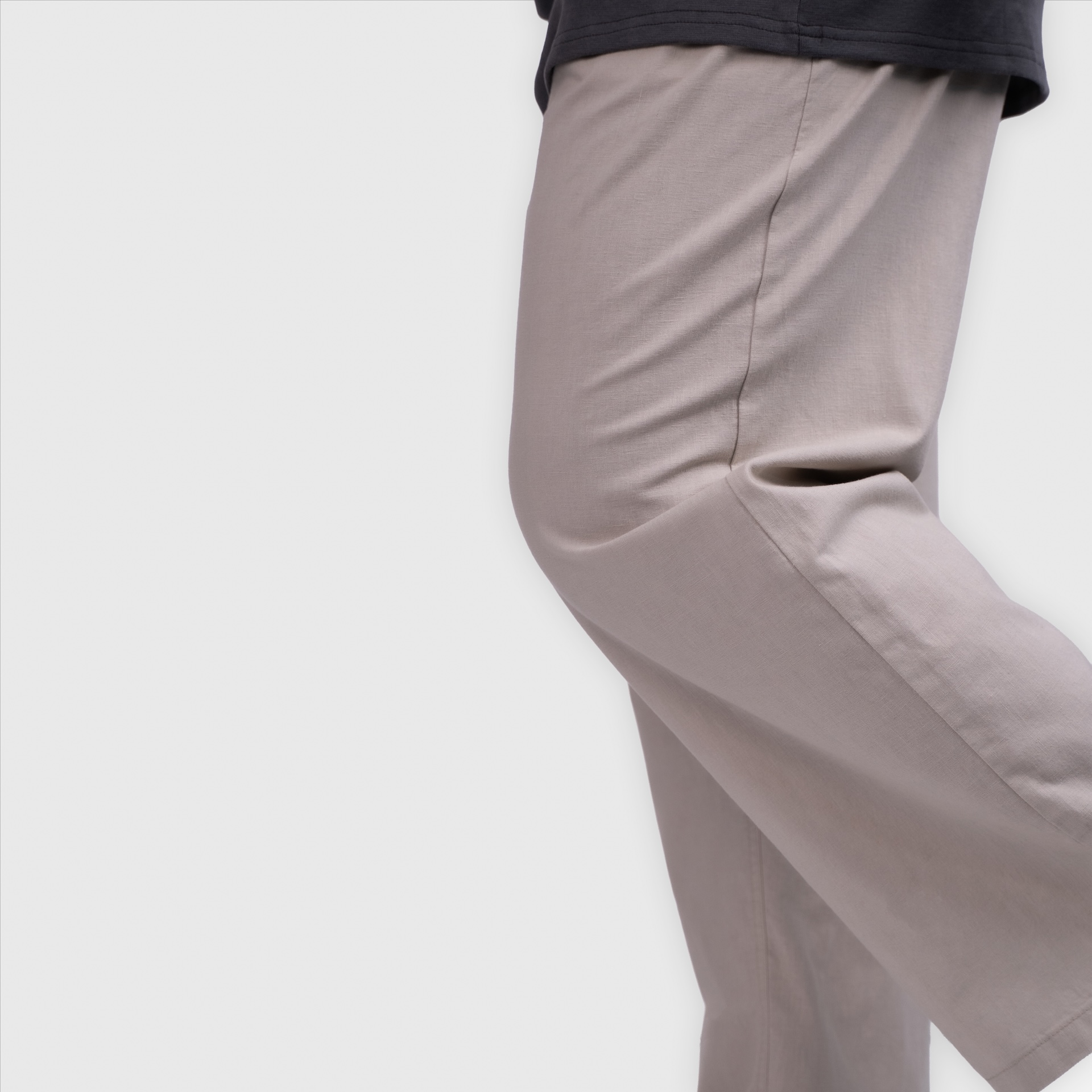 Man wearing Comfiq Sand Linen Trousers sitting relaxed