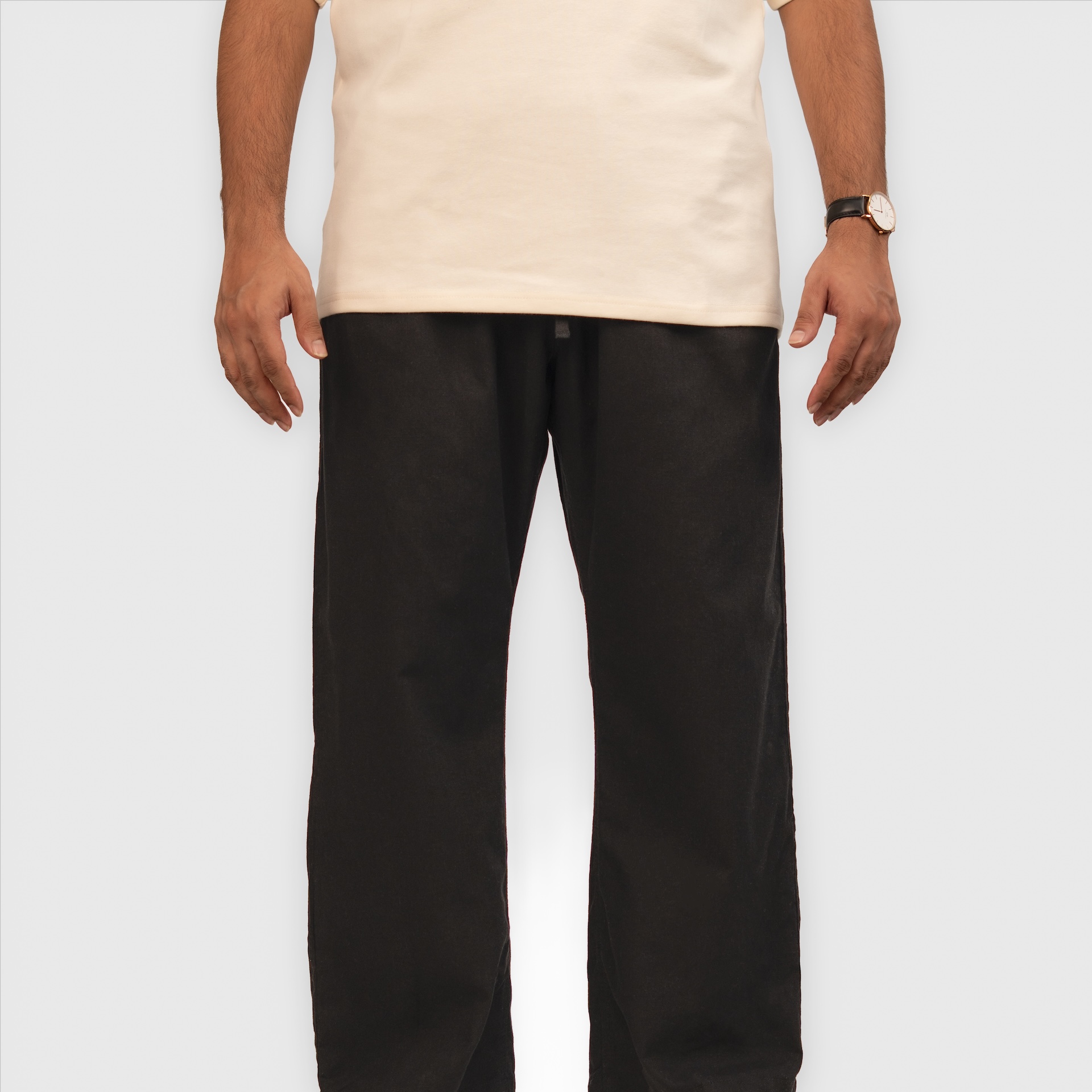 Man wearing Comfiq Sand Linen Trousers sitting relaxed