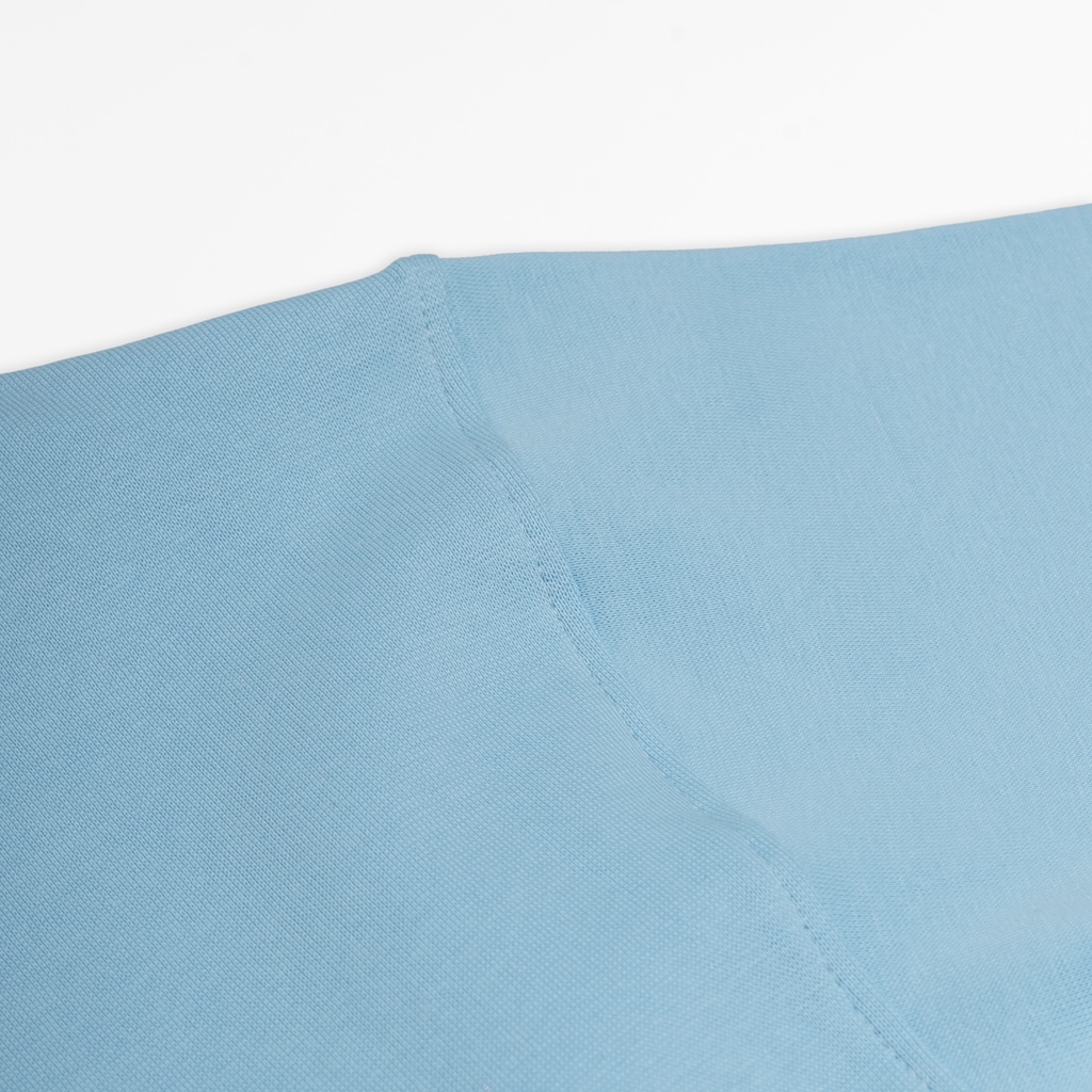 Man wearing Comfiq Sand Linen Trousers sitting relaxed