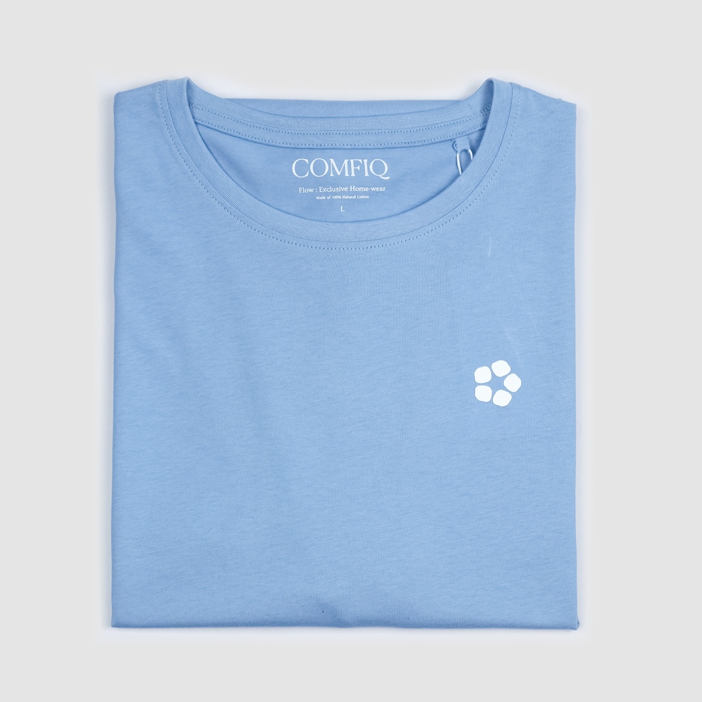 Close up detail of drop shoulder seam and fabric texture